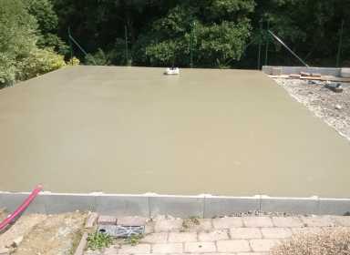 betonáž desky zahradního domku SDC betonem