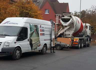 Lití a doprava anhydritu pomocí MIXU a čerpadla , Praha 