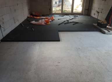 2. ealizace kompletní skladby podlahy (výška izolace je pouze 50 mm, pod podkladním betonem je vodní sklo a 150mm IZOLACE)