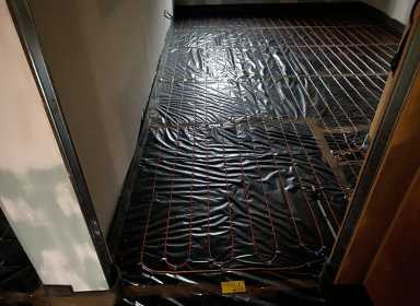 elektrické podlahové topení v roubence 